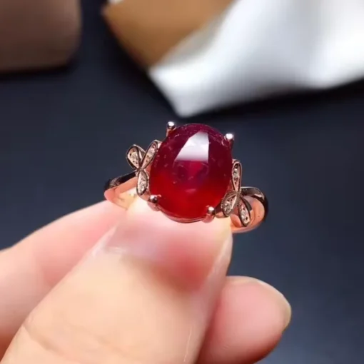 Anillo antiguo con rubí Nina