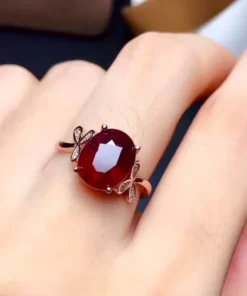 Anillo antiguo con rubí Nina