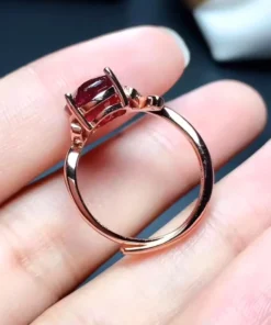 Anillo antiguo con rubí Nina