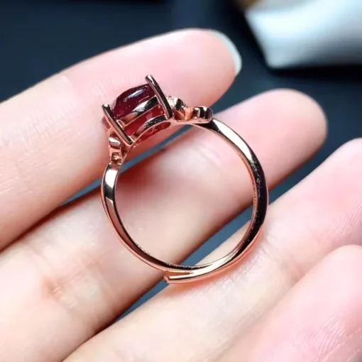 Anillo antiguo con rubí Nina