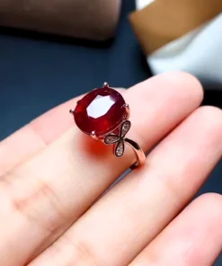 Anillo antiguo con rubí Nina