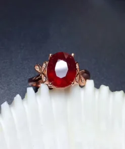Anillo antiguo con rubí Nina