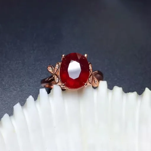 Anillo antiguo con rubí Nina