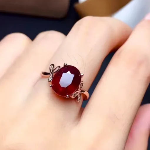 Anillo antiguo con rubí Nina