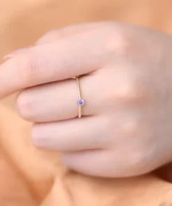 Anillo de oro con amatista June