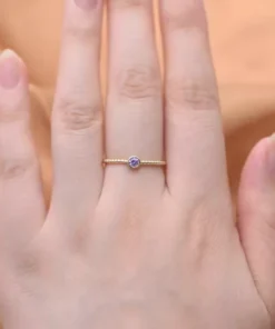 Anillo de oro con amatista June