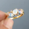 Anillo de oro con piedra luna