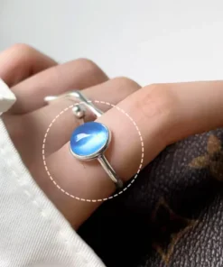 Anillo de plata con piedra luna