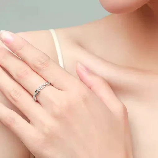 Anillo fino de plata Noémie