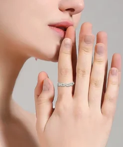 Anillo fino de plata Noémie