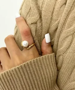 Anillo moderno con perla Maïa