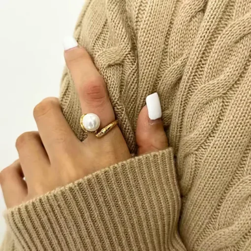 Anillo moderno con perla Maïa