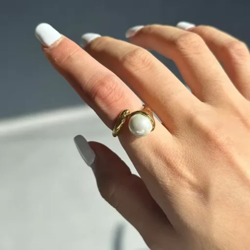Anillo moderno con perla Maïa