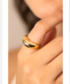 Anillo tipo sello en oro Sana