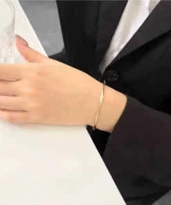 Brazalete rígido de mujer Paula a la moda